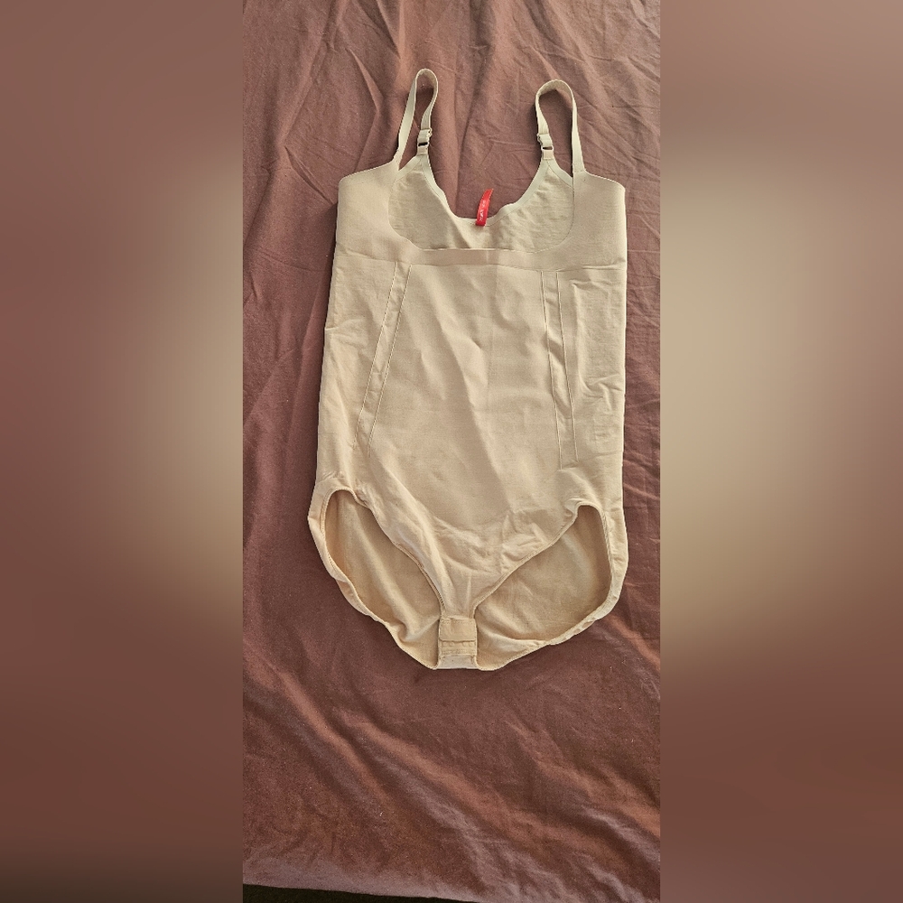 SpanxSculpt Beige Nude Shapewear bodysuit